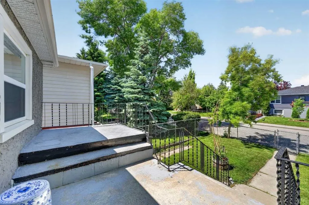 1212 Bantry Street NE — photo 2