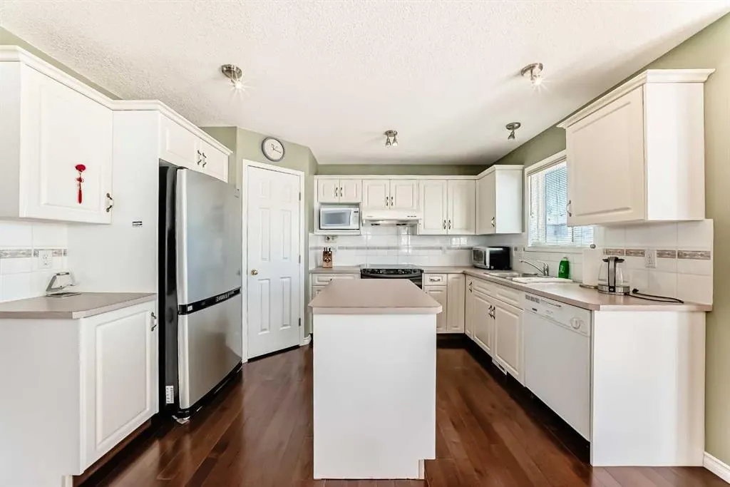 438 Bridlewood Place SW — photo 3