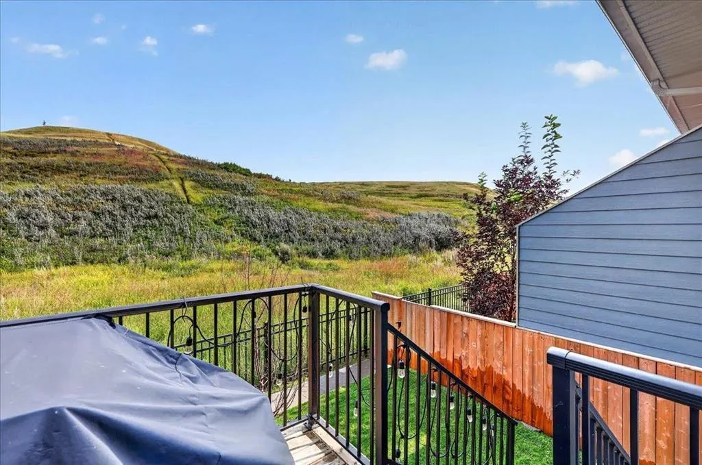 246 Cranbrook Square SE — photo 2