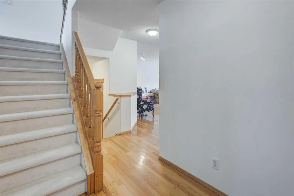 142 Somerset Park SW — photo 2