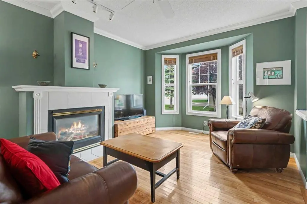 46 Prestwick Gardens SE — photo 3