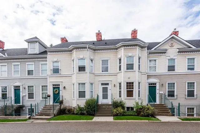 46 Prestwick Gardens SE