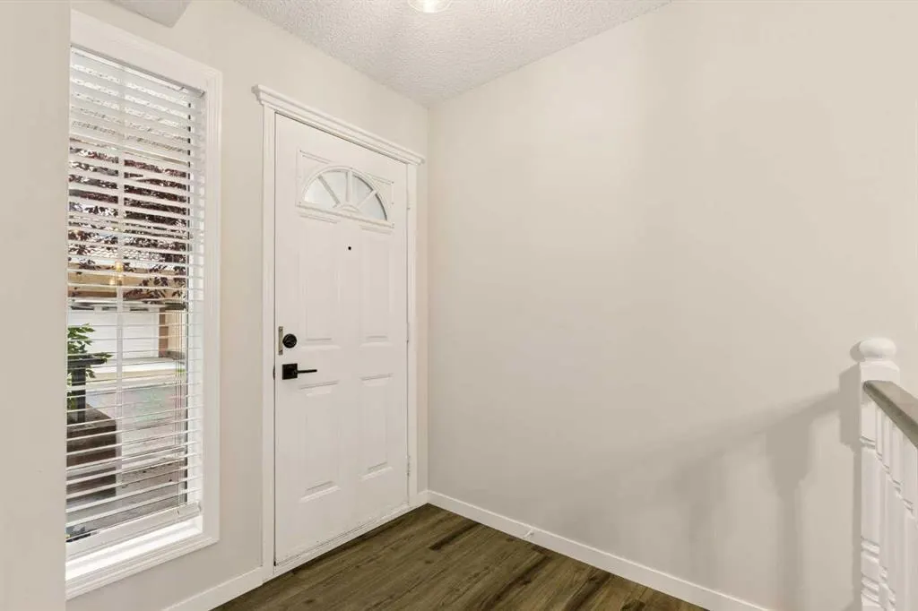 36 Richelieu Court SW — photo 2