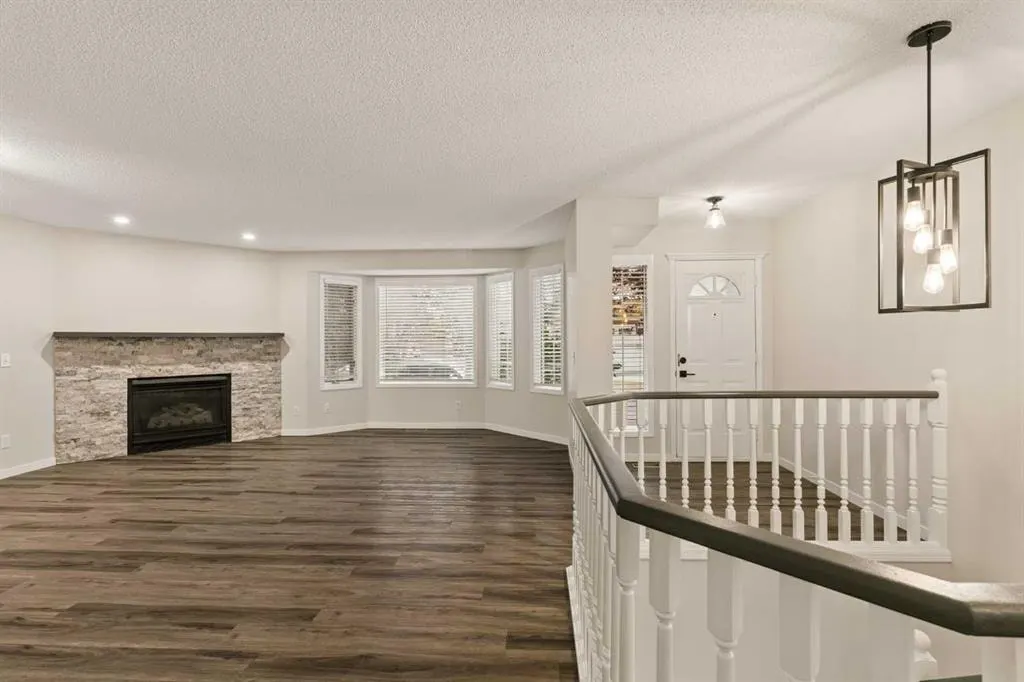 36 Richelieu Court SW — photo 3