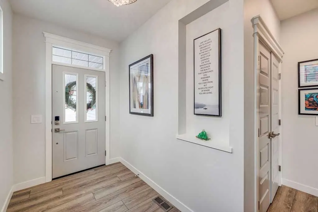 212 Evansglen Close NW — photo 3