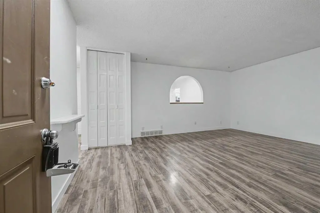 1152 Ranchlands Boulevard NW — photo 2