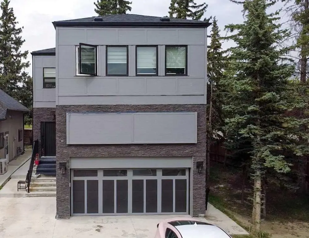 6 Strathridge Lane SW — photo 1