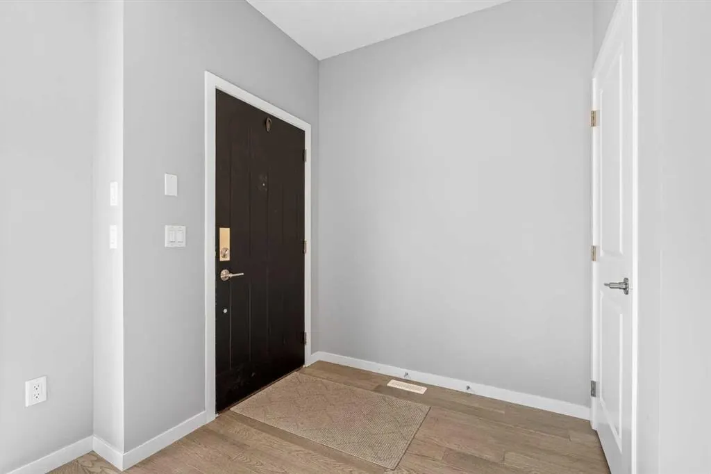 3304 2 Street NE — photo 3