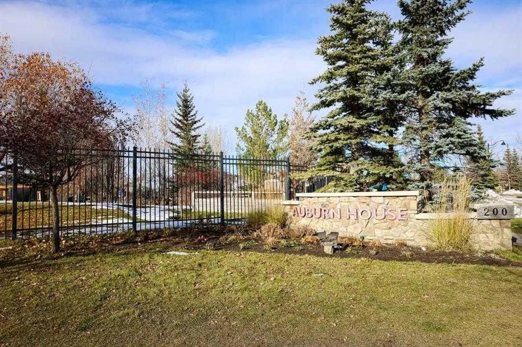 28 Auburn Bay Link SE #204 — photo 3
