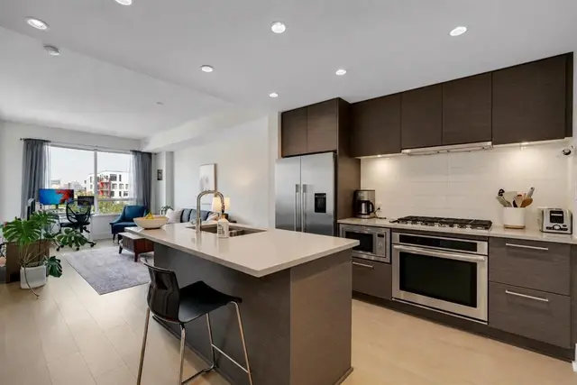 38 9 Street NE #412