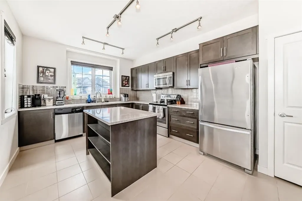 6 Nolan Hill Gate NW — photo 3