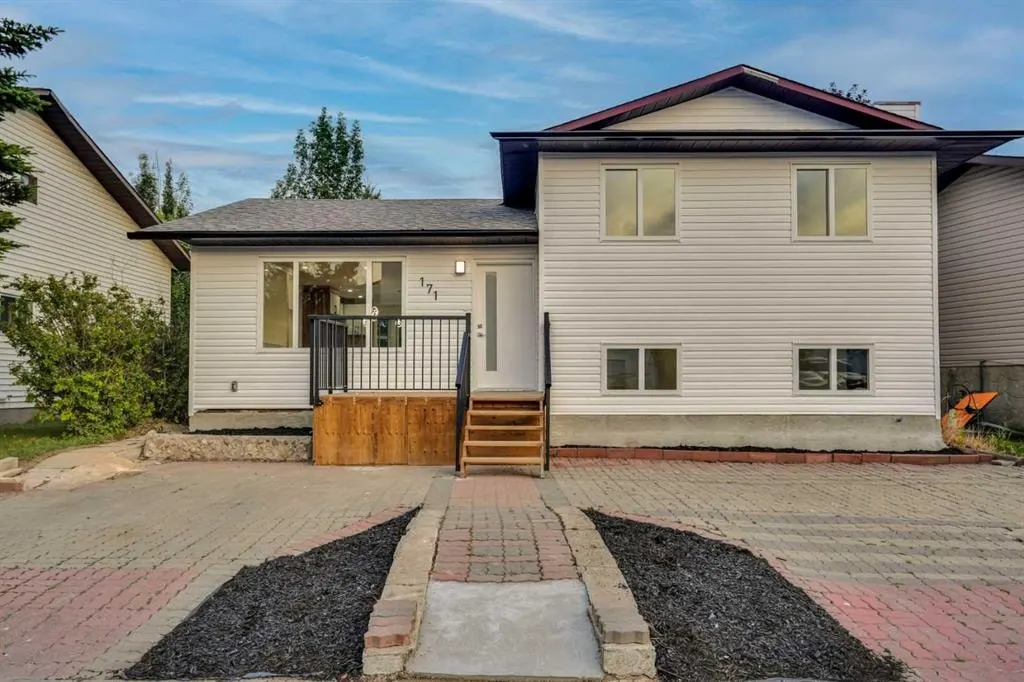 171 Castlebrook Rise NE — photo 2