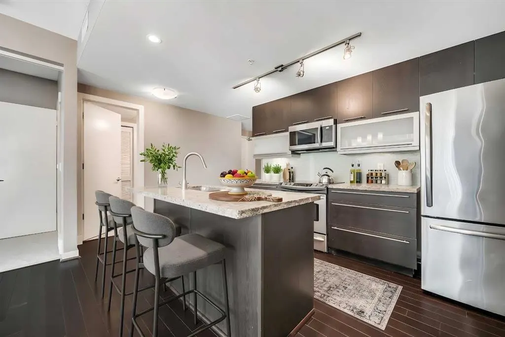 215 13 Avenue SW #2001 — photo 2