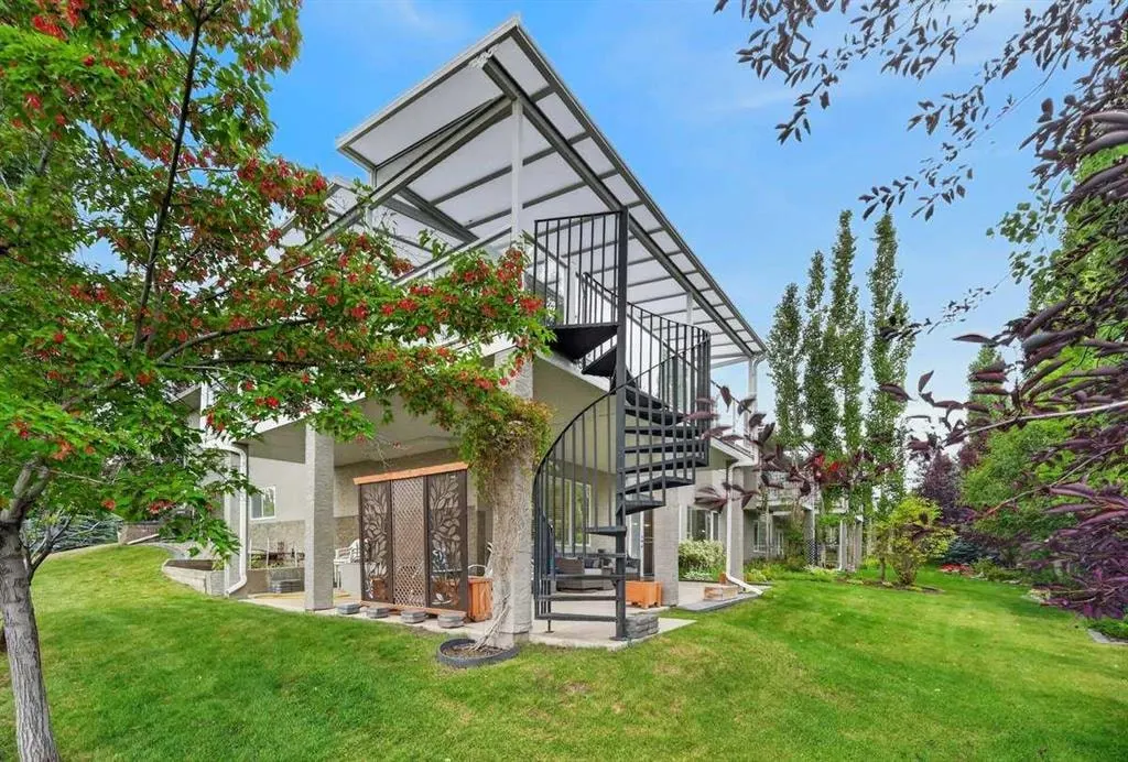 75 Elysian Crescent SW — photo 3