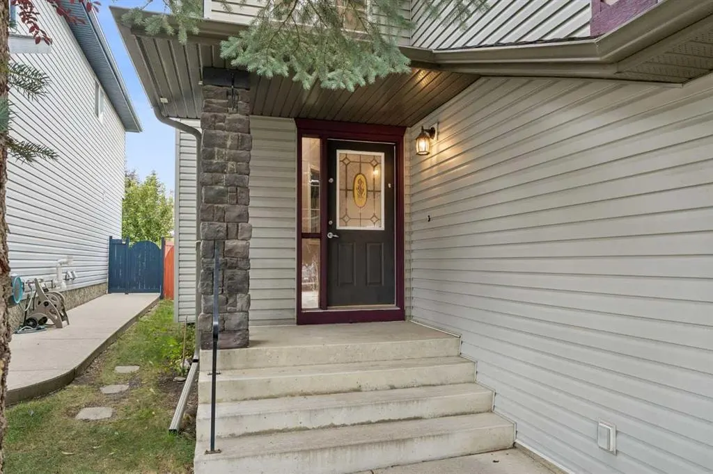 22 Somerside Crescent SW — photo 2