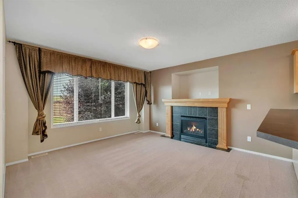 184 Everglen Way SW — photo 2