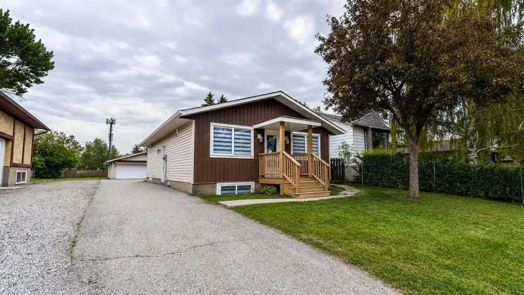 48 Doverglen Crescent SE — photo 2