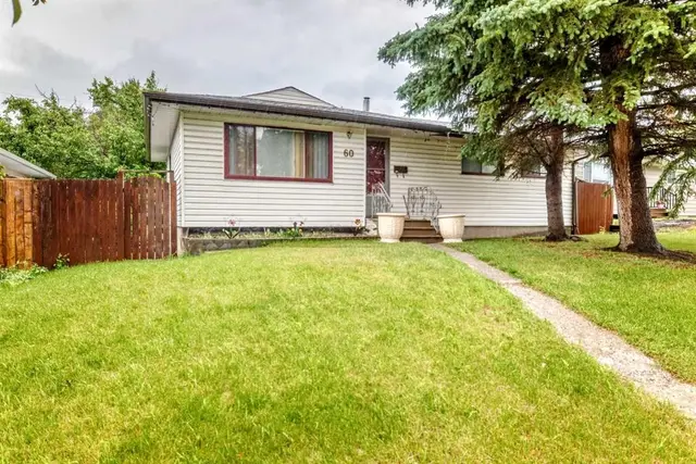 60 Hogarth Crescent SW