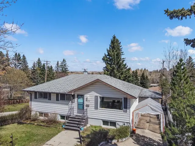 224 Hendon Drive NW