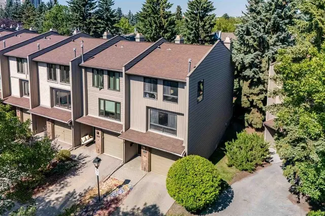 22 Point Mckay Court NW