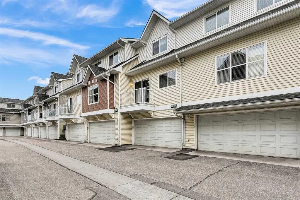 207 Mckenzie Towne Gate SE — photo 2