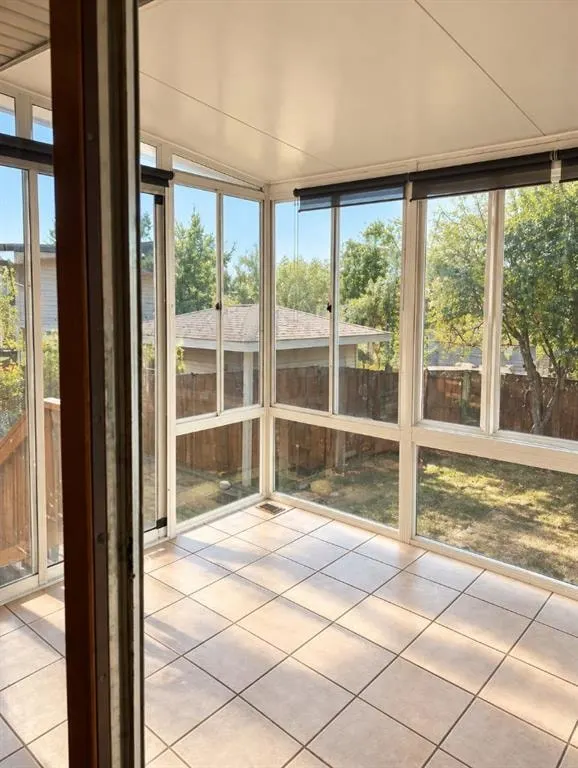 27 Castlebrook Court NE — photo 3