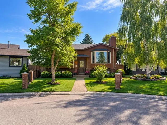 27 Castlebrook Court NE