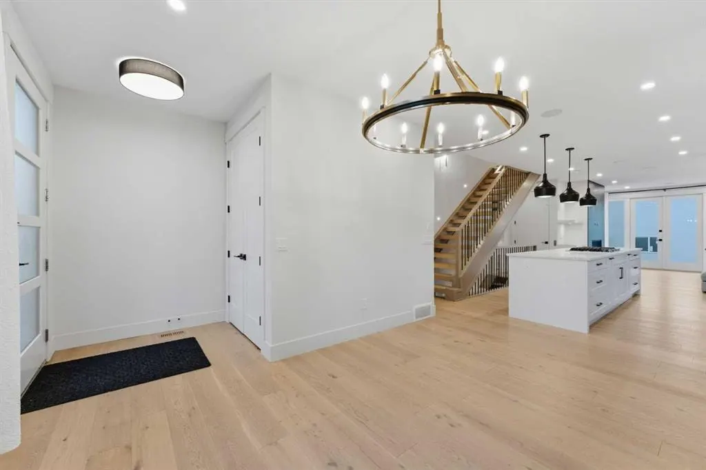 631 55 Avenue SW — photo 3
