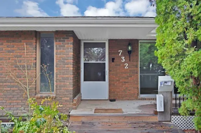 732 Sabrina Road SW