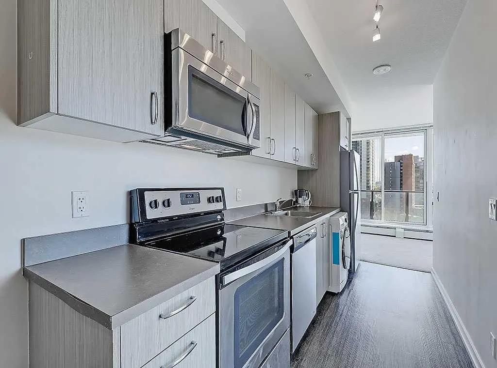 450 8 Avenue SE #912 — photo 3