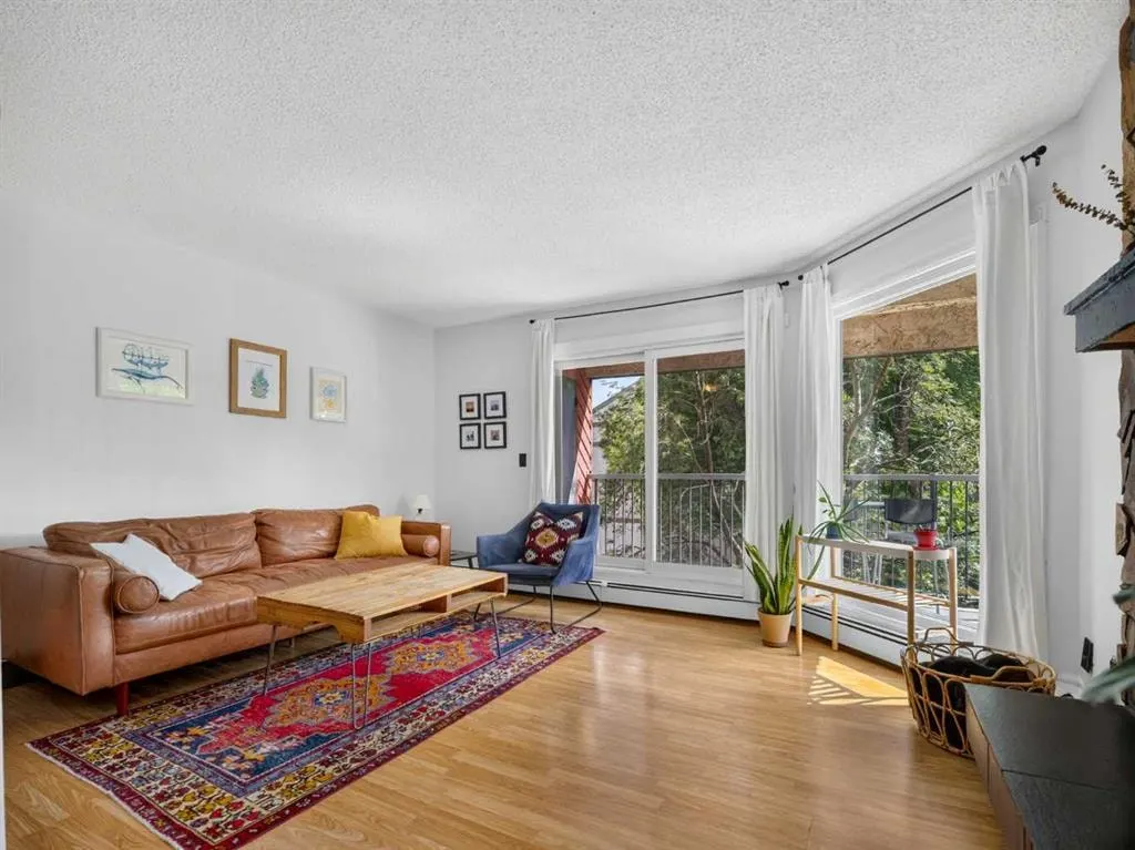 402 4 Avenue NE #5 — photo 2