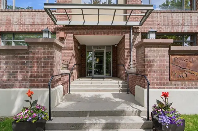 930 Centre Avenue NE #438