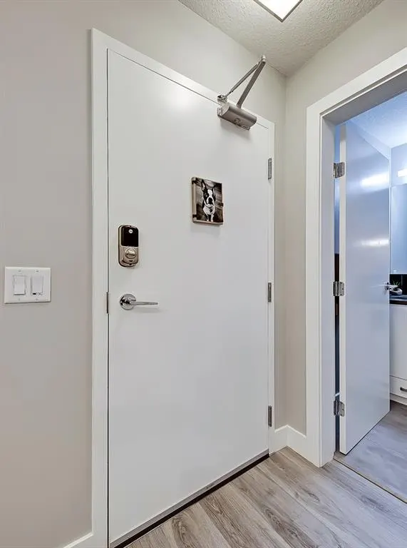 1521 26 Avenue SW #208 — photo 2