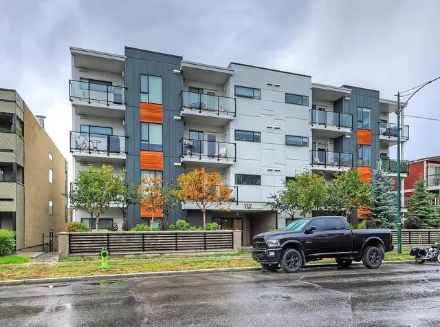 1521 26 Avenue SW #208